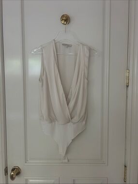 Silk Favorite daughter Sleeveless Draped V-Neck Bodysuit in Ivory M